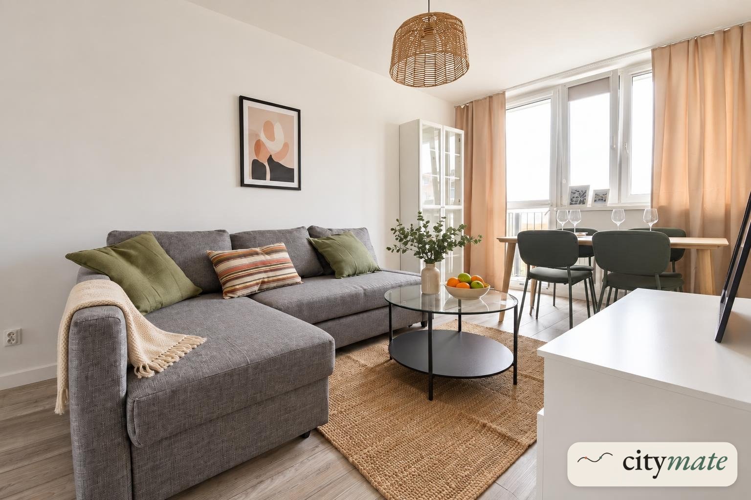Three-room flat with a balcony and desks for work